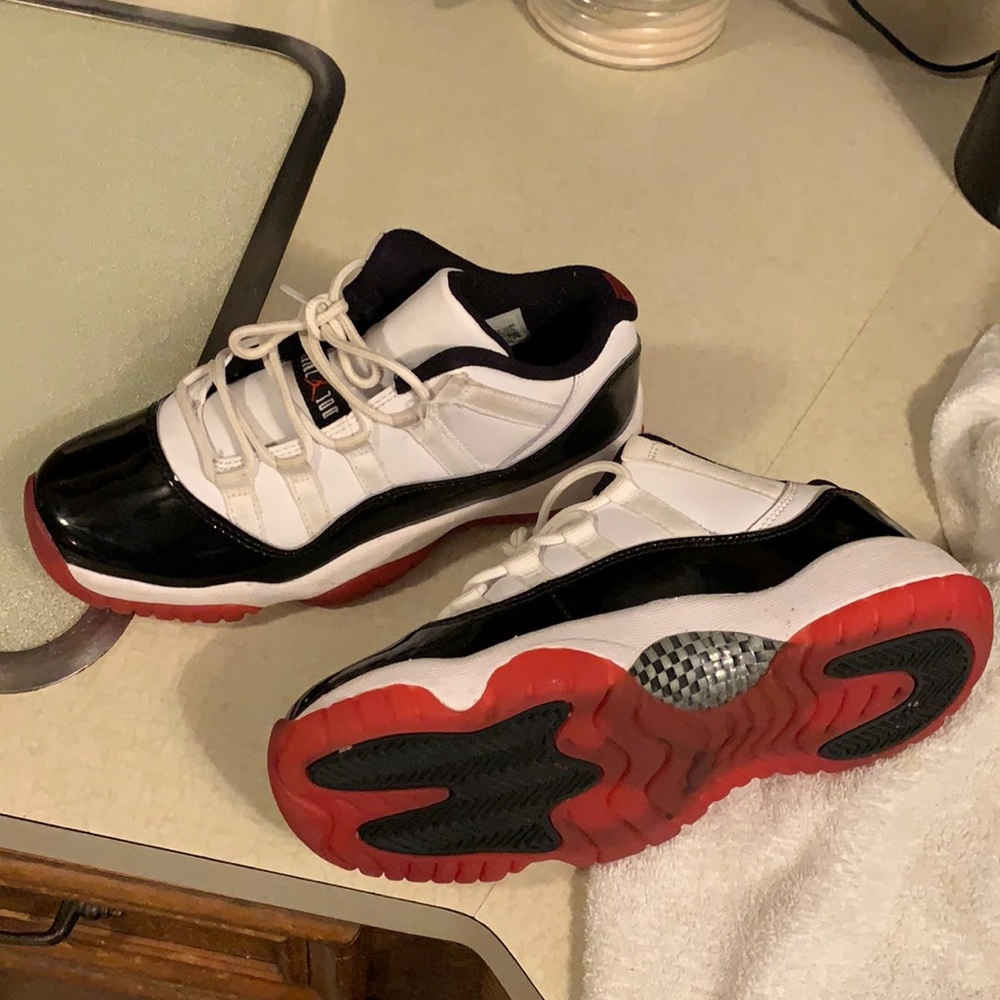 Jordan 11 bred concord lowtops